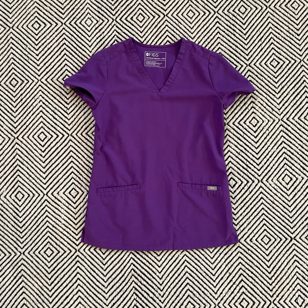 Figs scrub set.  Casma three pocket scrub top and xxs petite yola pants